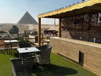 Narmer Pyramids View - B&B