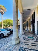 Sea View W Balcony 2 Mins Walk To Beach & Casino - B&B Estoril