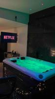 Suite avec Spa Privatif dans pavillon - B&B Bobigny