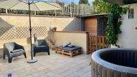 Flat with Terrace & Pool - B&B
