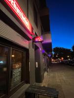 Stylish 2-room Apartment with Balcony Next to East Side Gallery - B&B