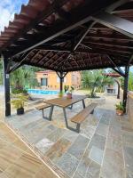 Le Volcan - Piscine - DODOTERLA - B&B