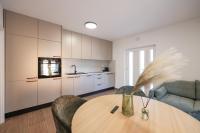 Royal Oak Apartment With Private Parking - Chambres d'hôtes Zadar