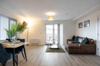 East Village 1 Bed Apartment in Belfast w Balcony - B&B