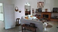 Casa amplia y confortable, totalmente amoblada, quincho con asador, excelente ubicación - Chambres d'hôtes Santiago del Estero