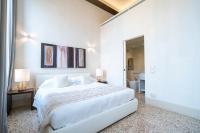 Deluxe Apartment with Balcony and Canal View