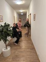 Tweepersoonskamer met 2 Aparte Bedden en Eigen Badkamer