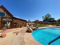 B&B Kanab - Timber & Tin F 2Bed 2Bath w Pool & Rooftop Deck - Bed and Breakfast Kanab