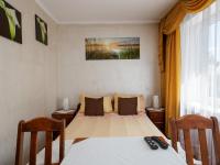 Dreibettzimmer mit Bergblick