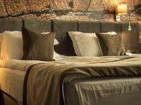 Zimmer mit Queensize-Bett und Poolblick