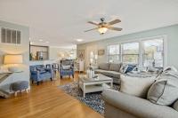 Sojourn Family home with Country Club Access 5 Bedrooms Sleeps 12 - Chambres d'hôtes Kill Devil Hills
