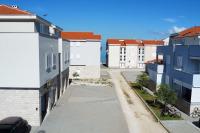 Spacious 3 Bedroom Apartment 50m from Sea 2 Bathrooms 2 Terraces Near Beach - Chambres d'hôtes Privlaka