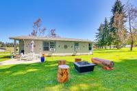 Fire Pit and Patio Peaceful Port Angeles Escape! - B&B Port Angeles