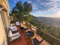 T3 avec magnifique vue montagne, 3 étoiles, piscine et parking, clim - Chambres d'hôtes Mougins