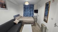 B&B London - Luxury Leytonstone Studio flat - Bed and Breakfast London