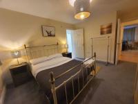 Modern 2BR Chester Flat - B&B