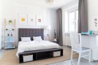 Wonderful EMOJI studio in oldtown, street parking - B&B Bratislava