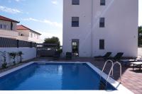 Seaside Serenity "Earth" with pool, 150m from sea - B&B Sukosan