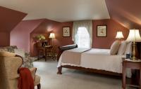 Deluxe Queen Suite