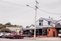 'Sisters=' - Cliff top cabin with hot tub - B&B Spring Beach