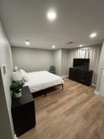 Steps to Aksarben Village, Walk to UNO - B&B Omaha