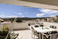 Apartments Luka - Trogir, Marina 150m from the beach - B&B Marina