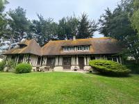 Chant des mouettes Maison rénovée spacieuse tout confort grand jardin belle terrasse aménagée parking 8 personnes 4 sdb 5 wc, TV dans chaque chambre, à 10 mn à pied de la mer Port en Bessin tous commerces restaurants proche Omaha Beach - Chambres d'hôtes Port-en-Bessin-Huppain