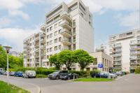 City Apartment with Parking near Metro Młociny by Noclegi Renters - B&B