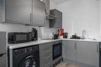 Smart 2 Bedroom Apartment in Belfast East Village - Bed and Breakfast