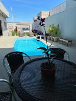 casa inteira com 3 suites e área de lazer - B&B