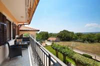 Villa Zora, beautiful modern villa in a village near the sea - B&B Trget
