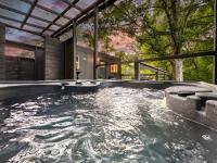 B&B Blue Ridge - Couples Retreat: King Bed:Hot tub:Firepit & More - Bed and Breakfast Blue Ridge