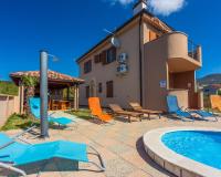 Family house with swimming pool - B&B