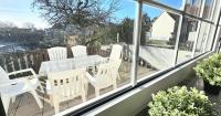 Modern 6-Bedroom Apartment with Rooftop Terrace, free Wi-Fi and Parking- MND01 - Chambres d'hôtes Menden