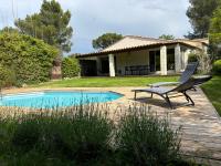 Villa de vacances nichée dans la Garrigues, à 10 minutes d'Avignon - Chambres d’hôtes