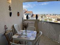 Appt Climatisé 4 Pers avec Piscine et Parking, Plage à 200m - FR-1-250-269 - Bed and Breakfast