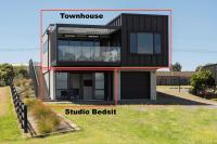 Pukehina Estuary Sunset Views Townhouse & Studio - B&B