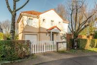 Lake House 4 Bedroomed near Disneyland Paris - Chambres d’hôtes