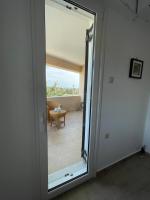 75sqm Perdika Aegina luxury family apartment με θέα βουνό και θάλασσα 75τμ - Ferienwohnung Pérdhika