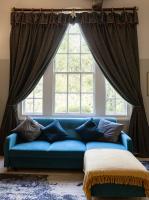 The New School Rooms - Beautiful, Georgian Apartment with Private Heated Pool and Hot Tub Sleeps 12 with Wifi and Parking near Bath - Chambres d'hôtes Box