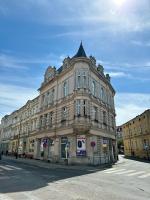 Apartament "Gold Luxury Dubai" Centrum z dużą wanną dla Dwojga - B&B