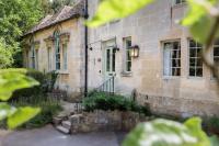 The New School Rooms - Beautiful, Georgian Apartment with Private Heated Pool and Hot Tub Sleeps 12 with Wifi and Parking near Bath - B&B Box