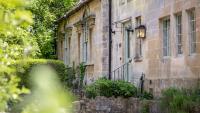 The Old School Rooms Beautiful Georgian apartment, sleeps 12 with Wifi and Parking, near Bath - B&B