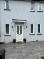 Brand New Big House with garden and free parking - B&B Brentford