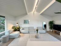 New Listing -Luxury House on the Riviera , Modern Design, and Panoramic Ocean -30 day Minimum - B&B Santa Barbara