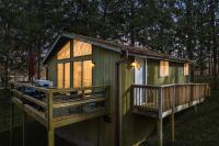 B&B Hedgesville - Cabin w Hot Tub, Indoor Pool / Gym Access, & WiFi - Bed and Breakfast Hedgesville