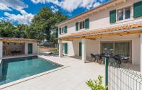 Villa Macan with Private Pool, Sauna & Garden - B&B Rojnići