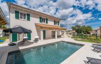 Villa Macan with Private Pool, Sauna & Garden - B&B Rojnići