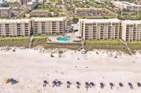 Beach House Condominiums B502 - Beachfront with Pool, WiFi, & Beach Service - Chambres d’hôtes Destin