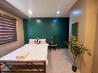 B&B Vigan City - Minimalist Vigan Condo Near Calle Crisologo - Bed and Breakfast Vigan City